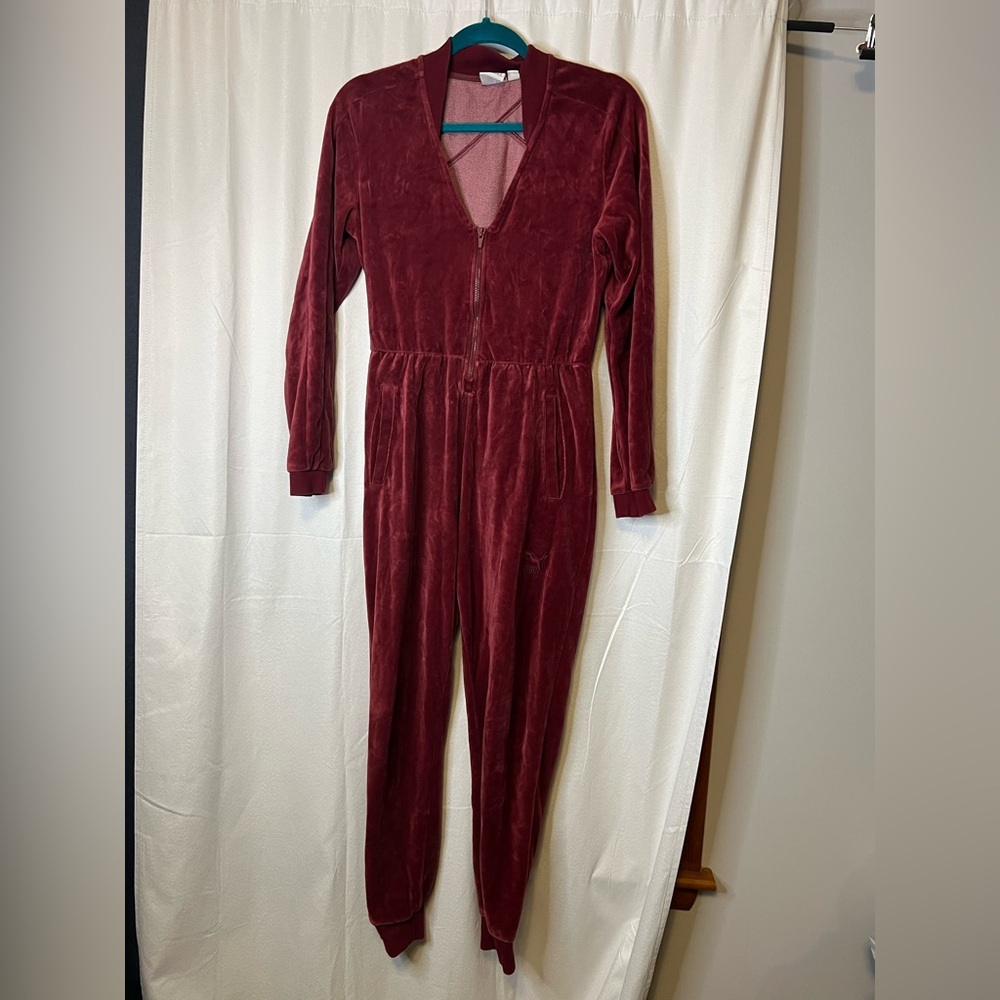 Puma Velour T7 Maroon Jumpsuit Elegant Long Sleeve Jogger size Medium